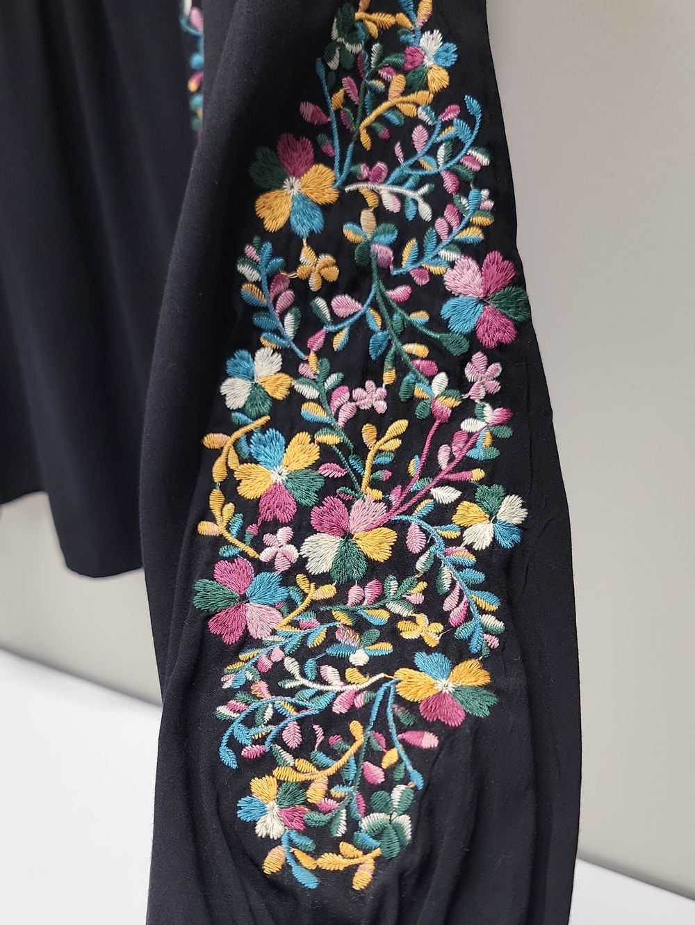 Savanna Jane Black Colorful Floral Embroidered Long-Sleeve Tunic Sz Large - Picture 5 of 16
